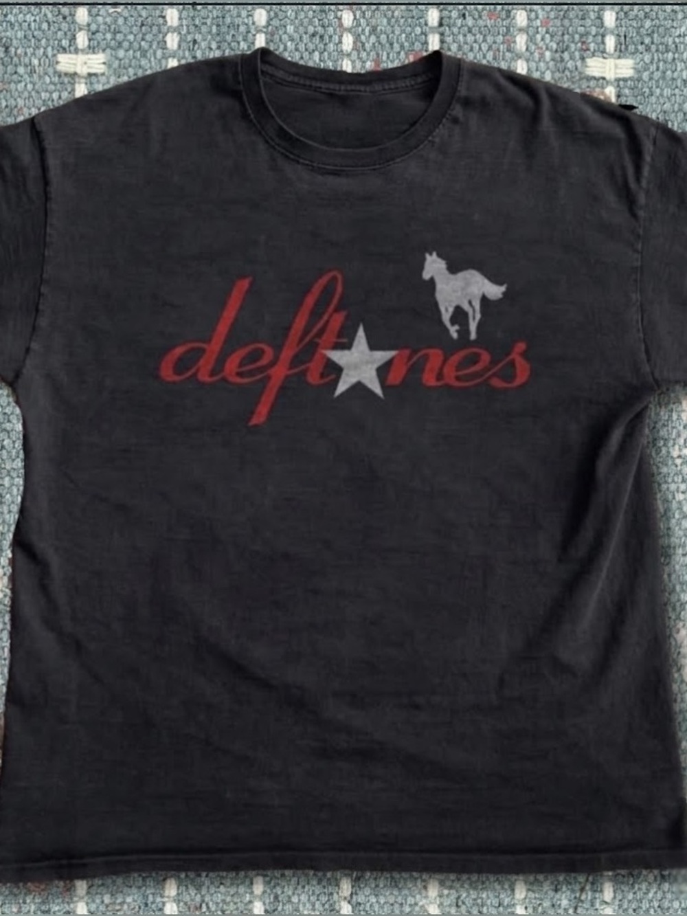 Gildan Black Deftones Band Tee with Red Logo and Silver Star